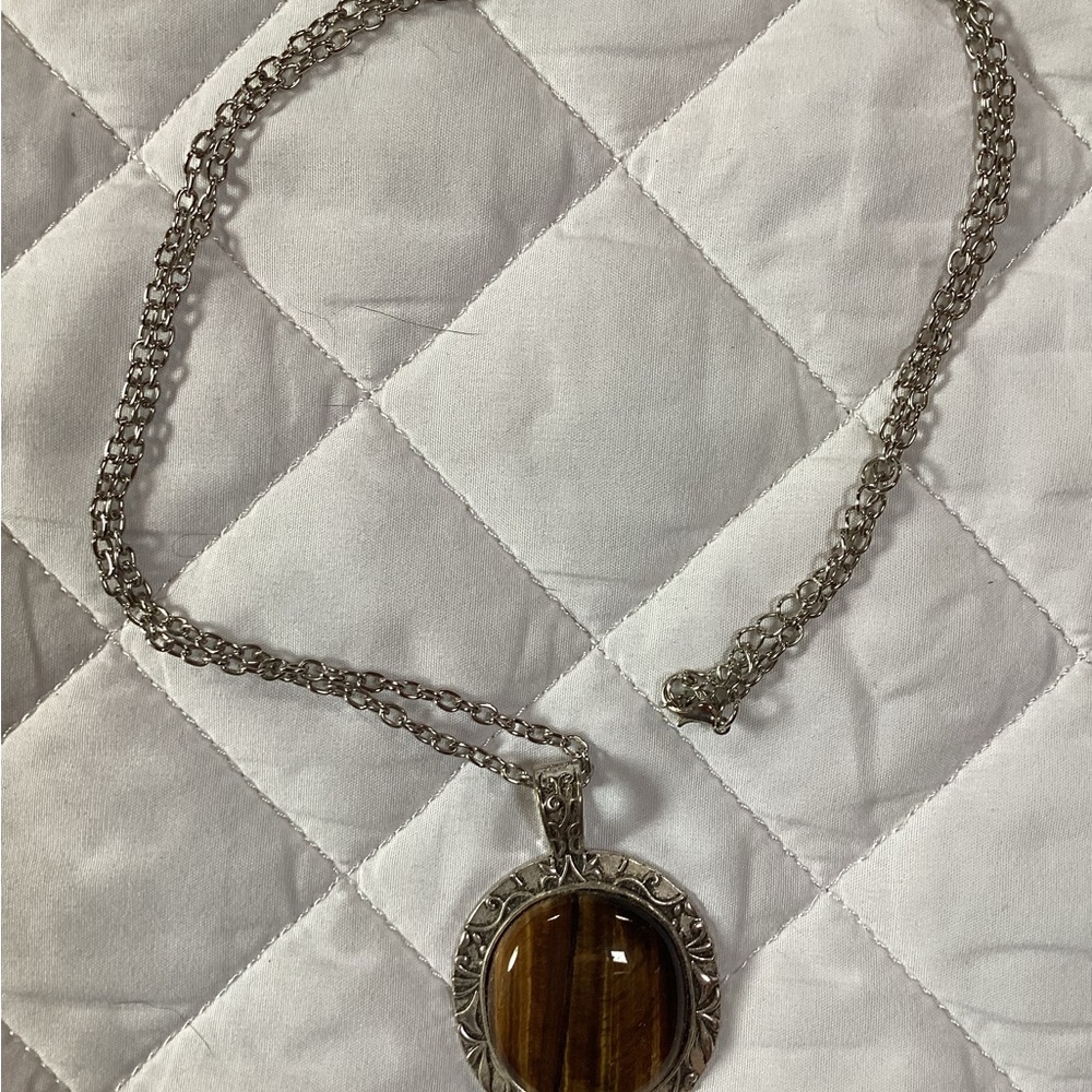 Elegant Silver and Brown Pendant Necklace